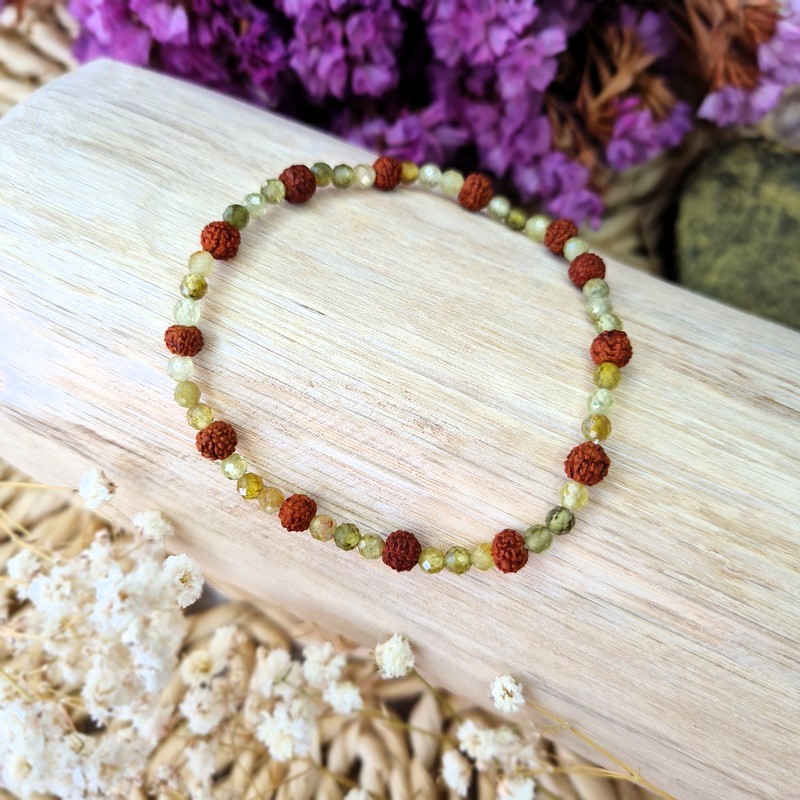 Granát zelený náramek broušený 3 mm Grossular a rudraksha (životní síla, láska, harmonie)