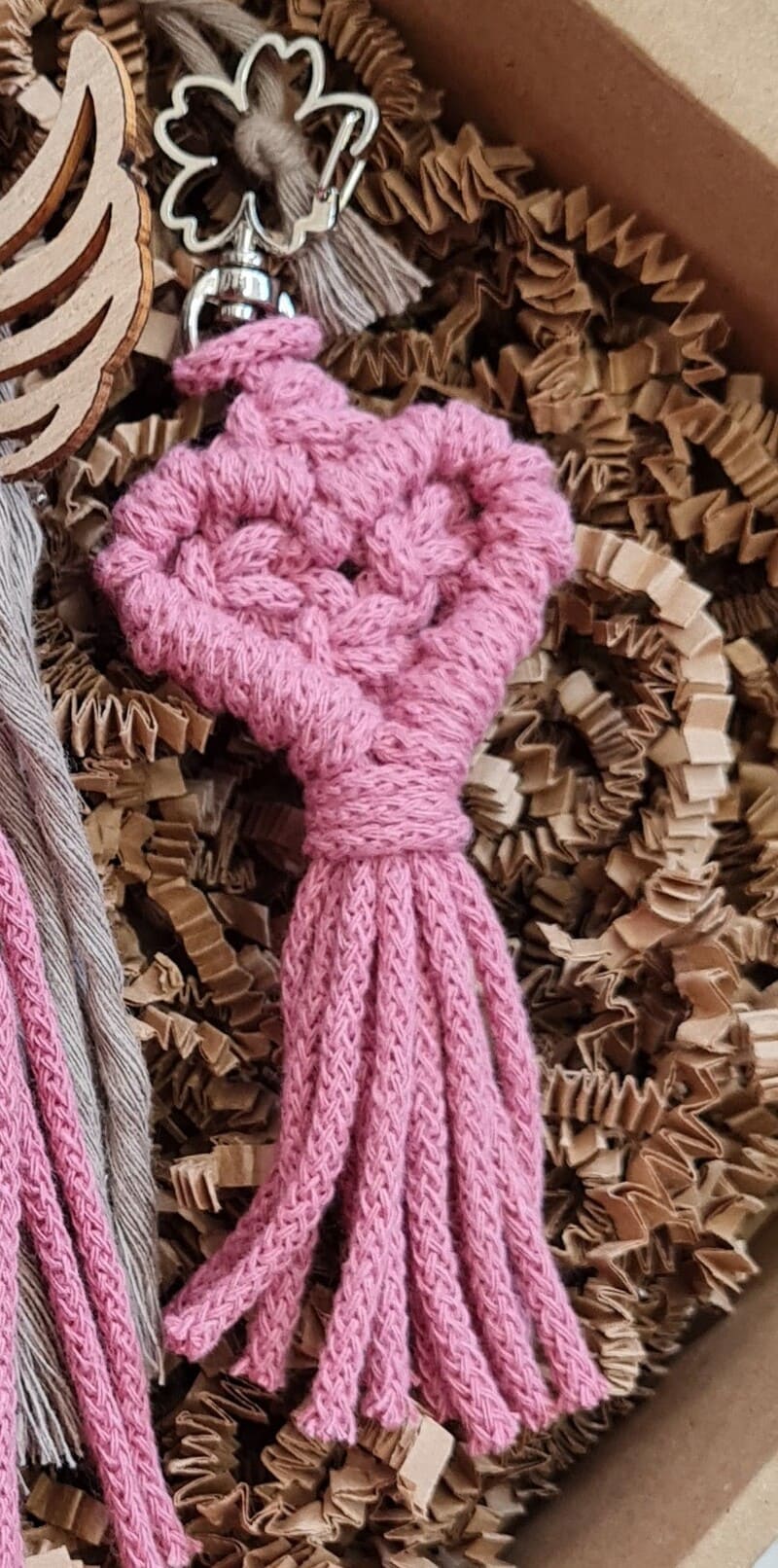 Klíčenka macramé SRDCE malé Blossom - karabina čtyřlístek