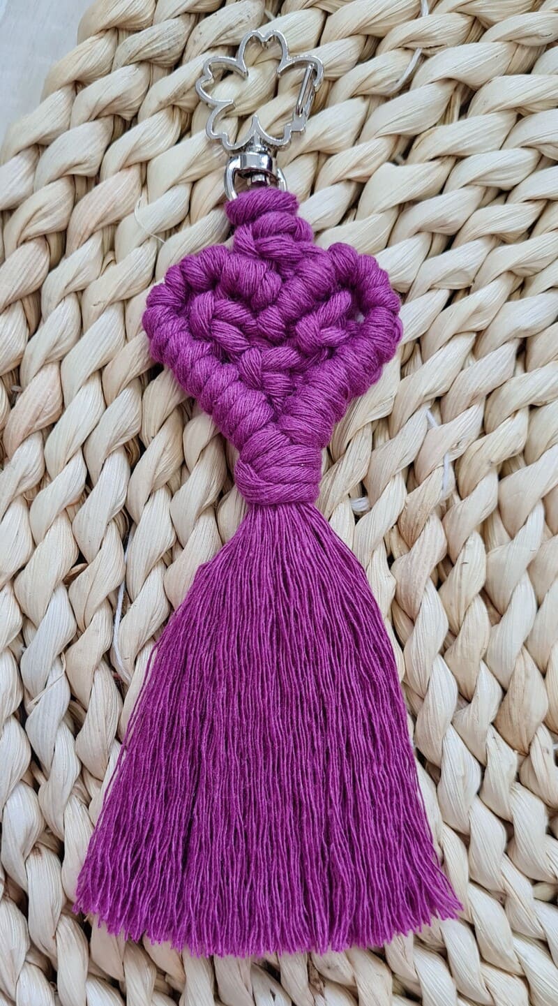 Klíčenka macramé SRDCE malé PURPURA - karabina čtyřlístek