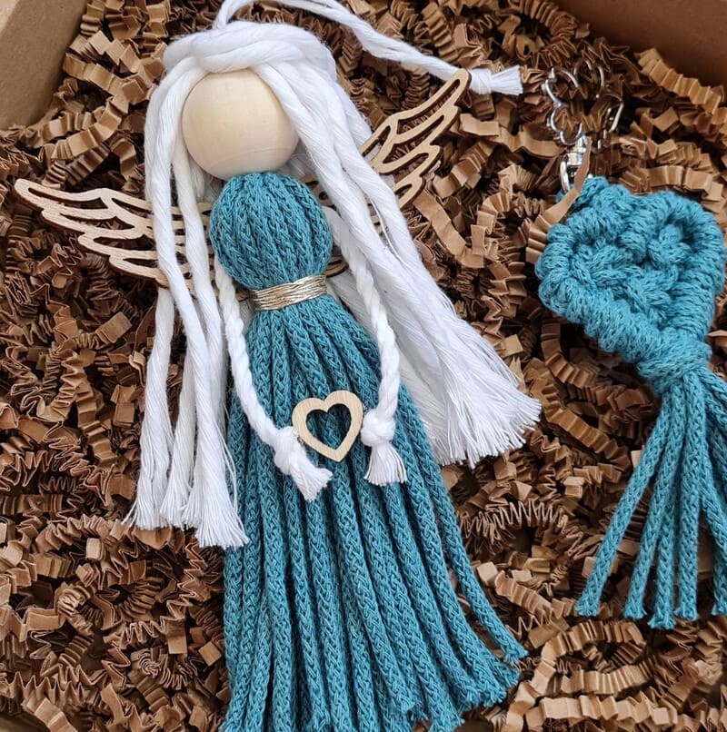 Dárková sada anděl macramé MOŘSKÝ VÁNEK s dřevěnými křídly s klíčenkou