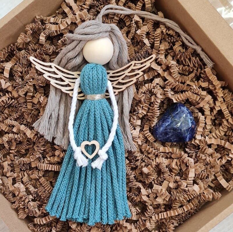 Dárková sada anděl macramé MOŘSKÝ VÁNEK s dřevěnými křídly se sodalitem