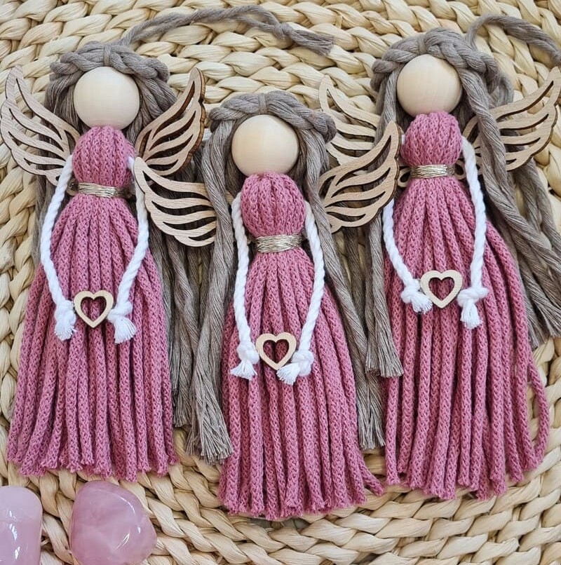 Anděl macramé ANEŽKA s dřevěnými křídly