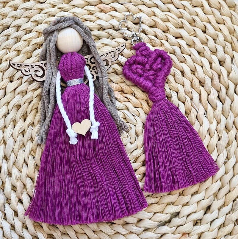 Dárková sada anděl macramé EMILY s dřevěnými křídly s klíčenkou