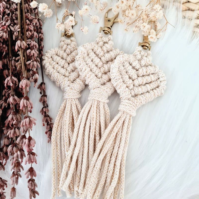 Klíčenka macramé SRDCE velké Natural se zlatou nitkou