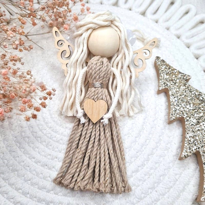 Anděl macramé VÁNOČNÍ SEN s dřevěnými křídly