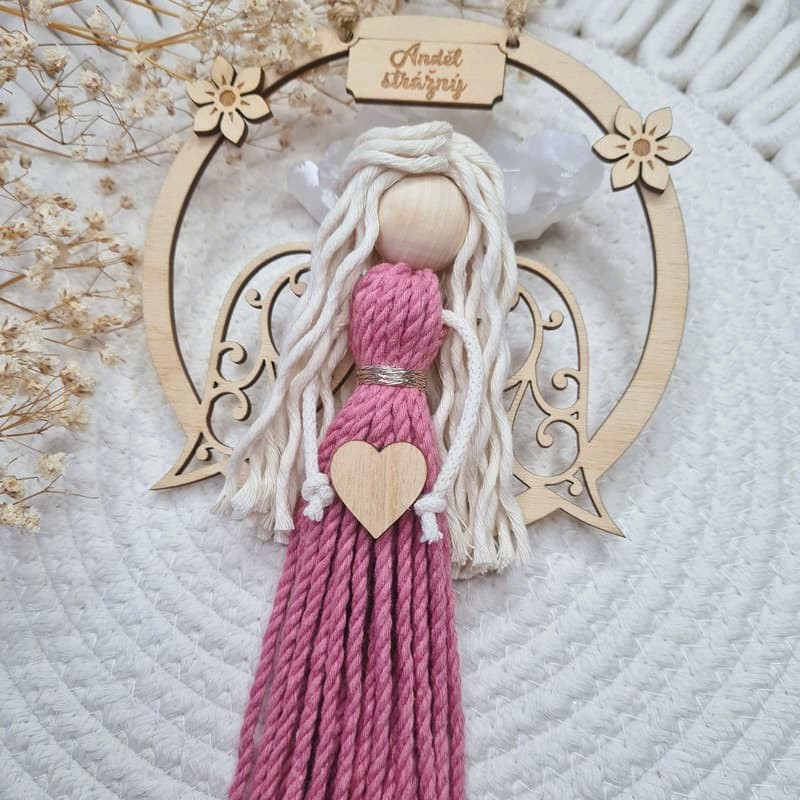 Anděl macramé  STRÁŽNÝ ANDĚL ANEŽKA na kruhu