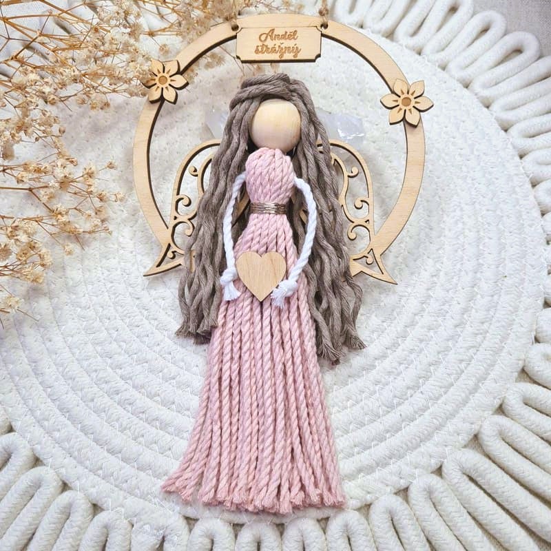 Anděl macramé  STRÁŽNÝ ANDĚL EVELIN na kruhu