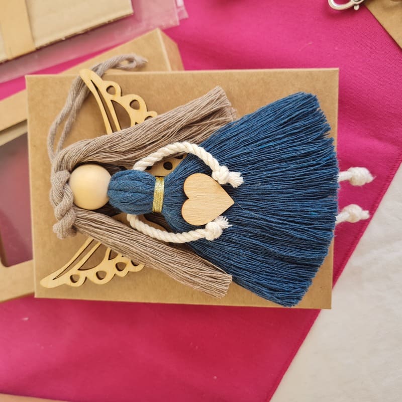 Anděl macramé  PETRONELA s dřevěnými křídly