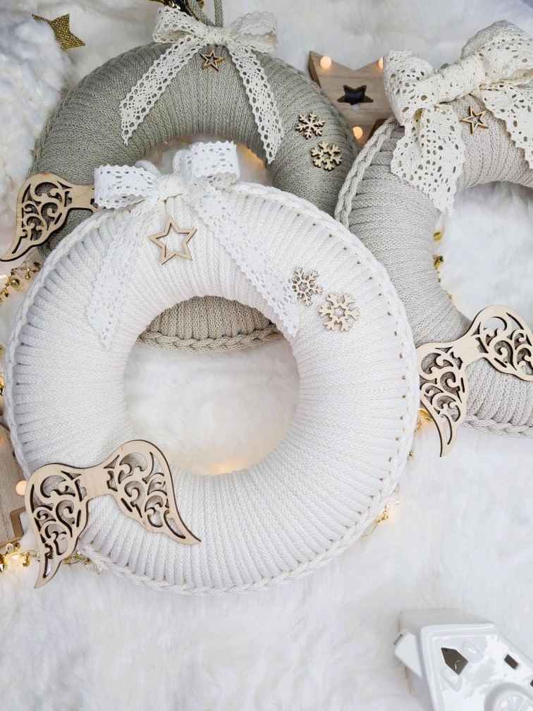 Věnec macramé s andělskými křídly č.2