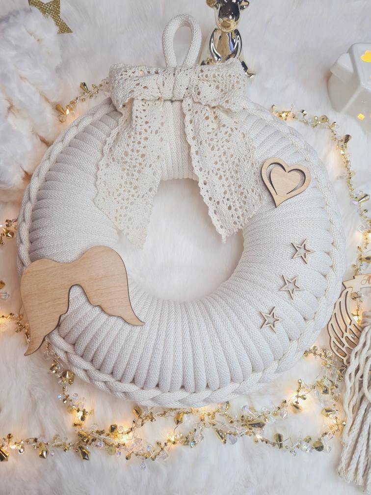 Věnec macramé Natural s andělskými křídly č.1 - fluorescenční