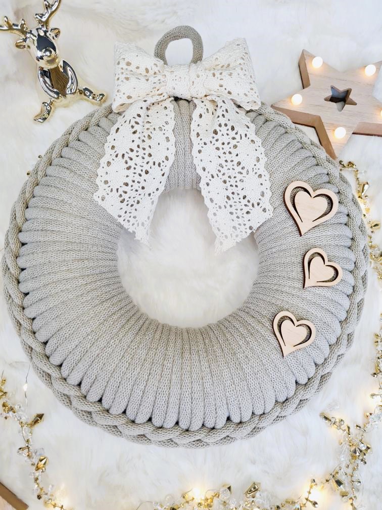 Věnec macramé Pale Olive se srdíčky 