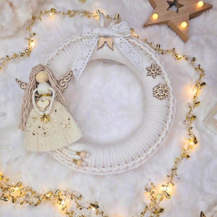 Věnec MINI macramé Natural s andílkem ve zlaté sukýnce
