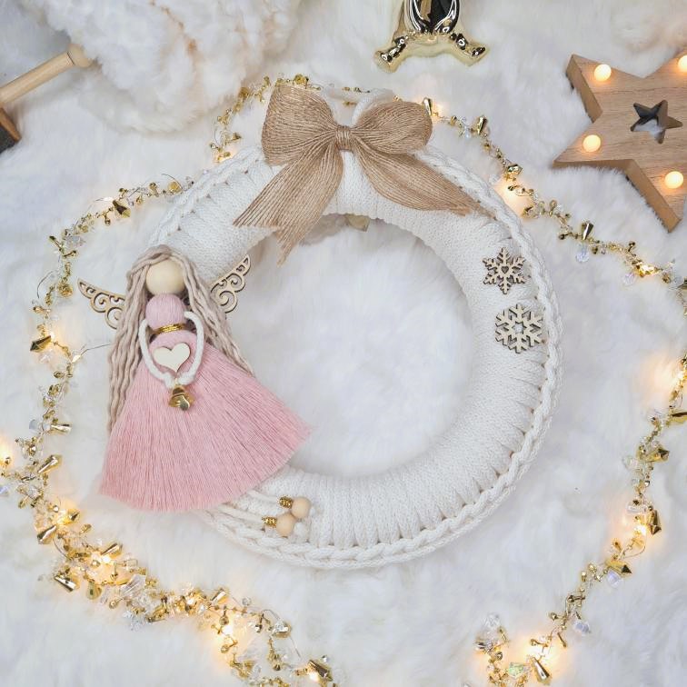 Věnec MINI macramé Natural s andílkem v růžové sukýnce