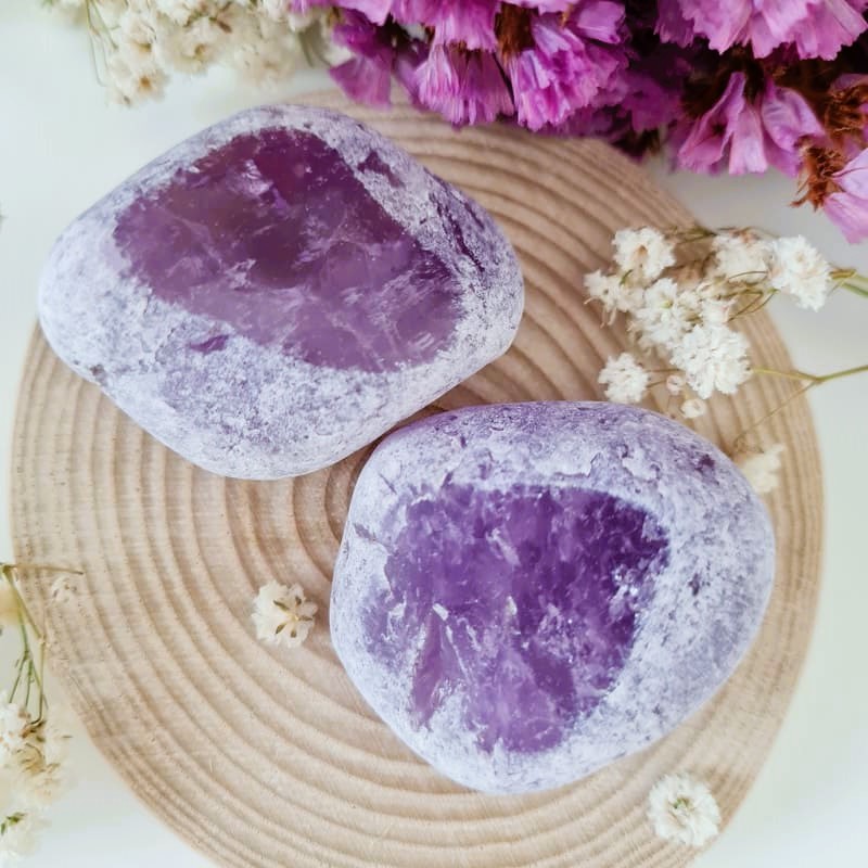 Ametyst napůl broušený s krásným okýnkem XXL TOP kvalita (ochrana, intuice, čištění)