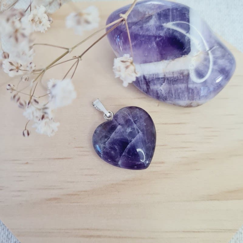Přívěsek ametystové srdíčko 2 cm ručně broušený (ochrana, intuice)
