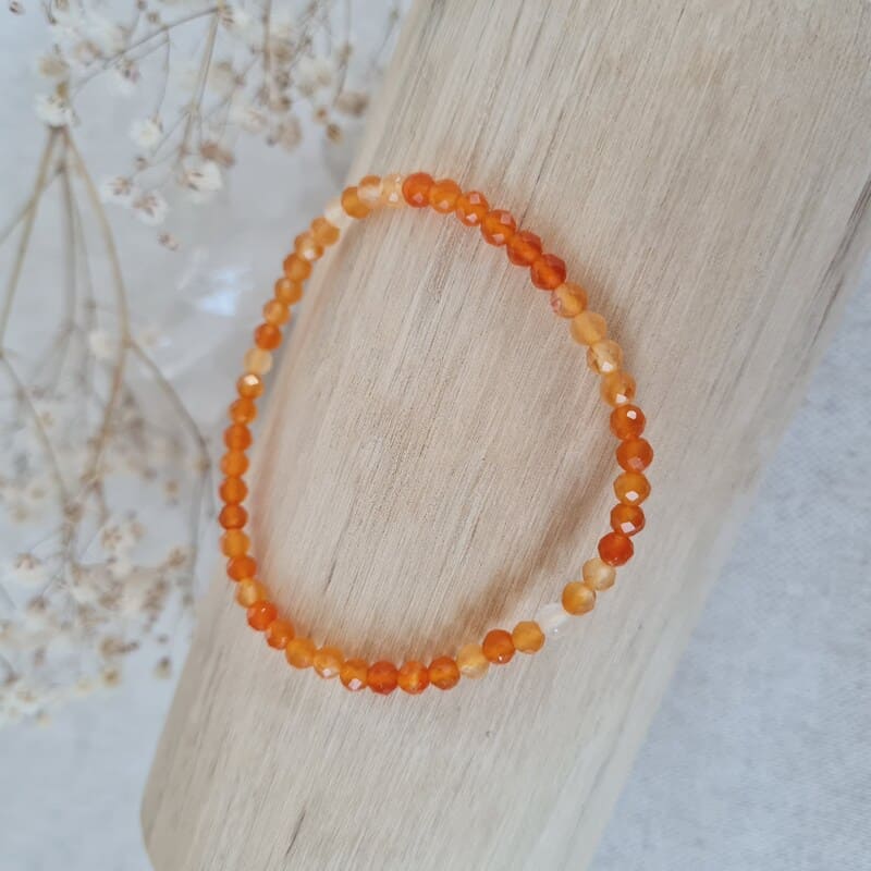 Karneol náramek broušený 4 mm (sebevědomí, kreativita, odvaha, ženství, radost)