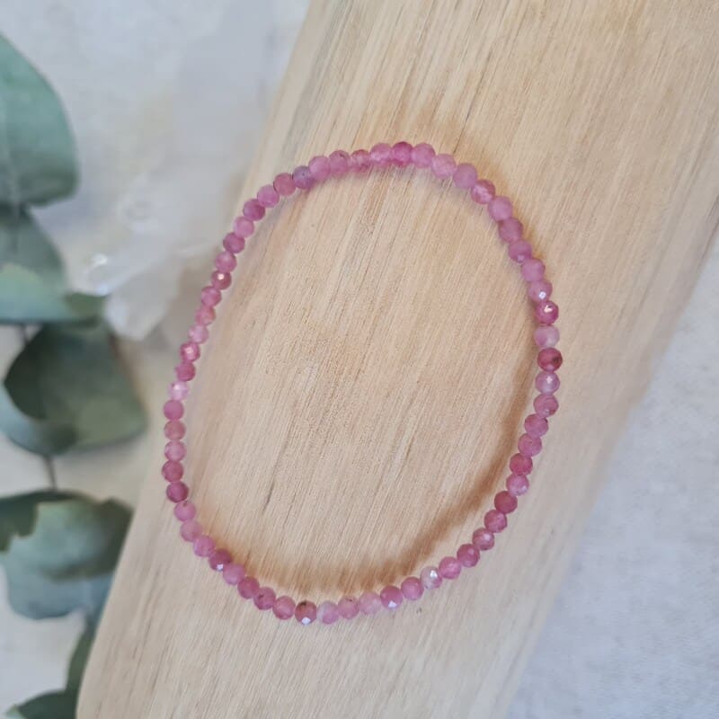 Rubelit náramek broušený 3 mm (láska, ženství, hluboké léčení, empatie)