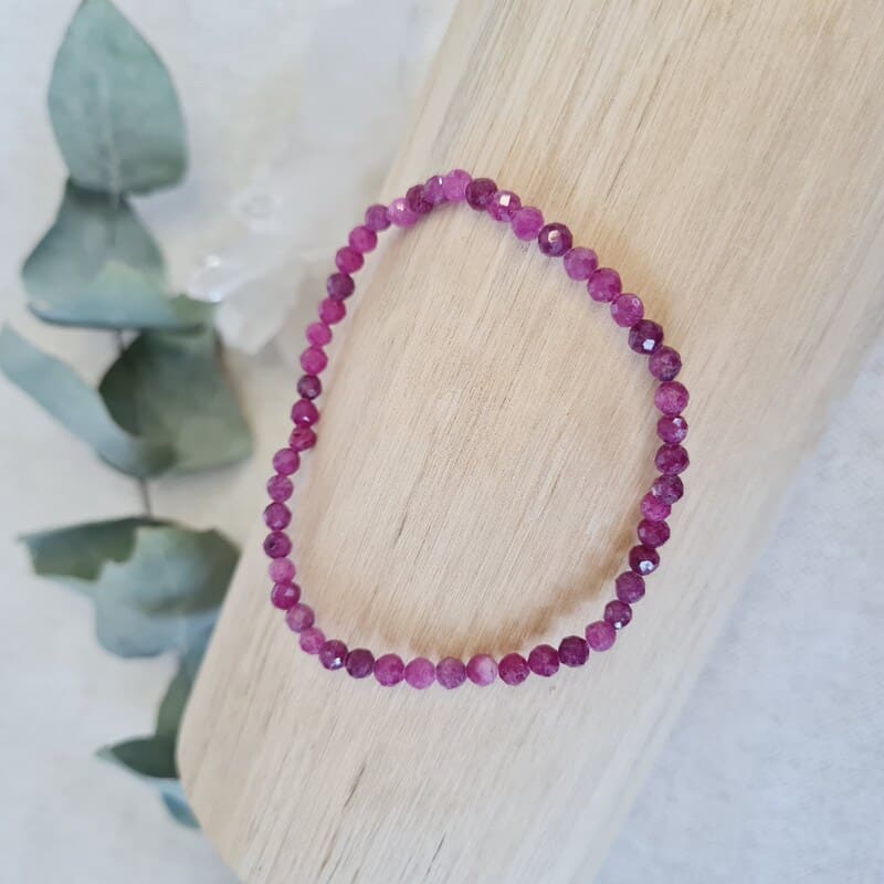 Rubín náramek broušený 4 mm (vášeň, láska, sexualita) 