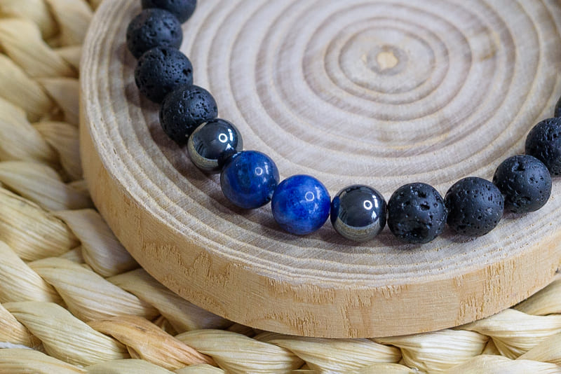 Lávový kámen, hematit a sodalit pánský náramek 8 mm (ochrana, uzemnění, komunikace, intuice) 