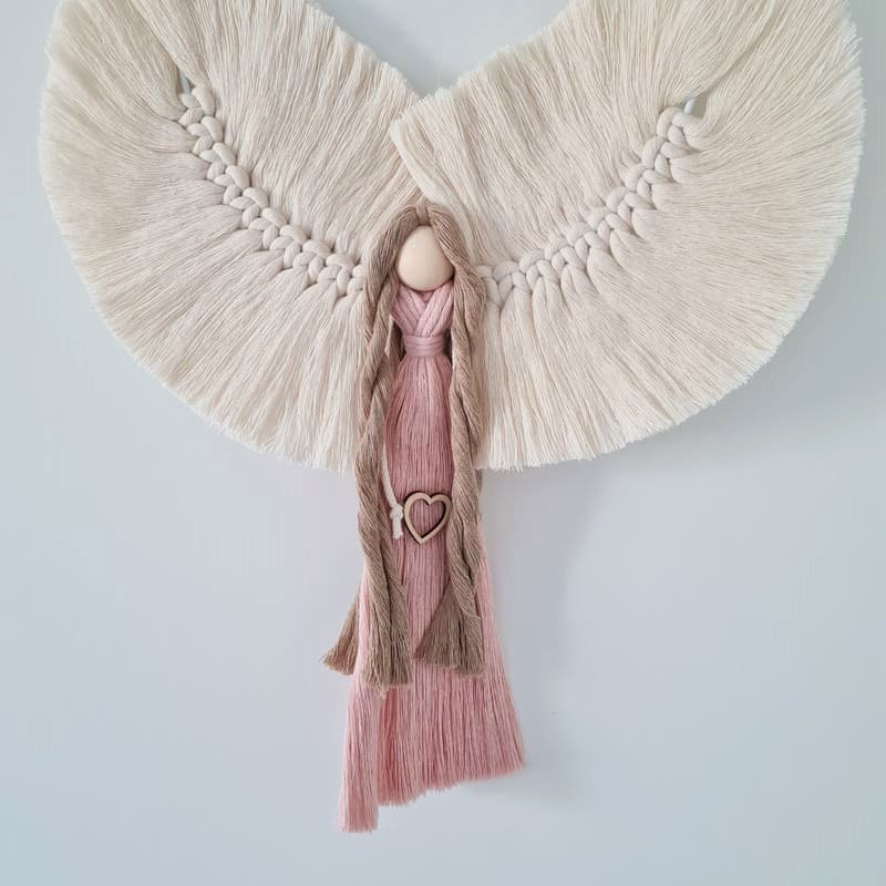 Anděl macramé LOVELY na kruhu 18 cm