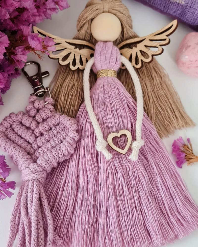 Anděl macramé VALERIE s dřevěnými křídly