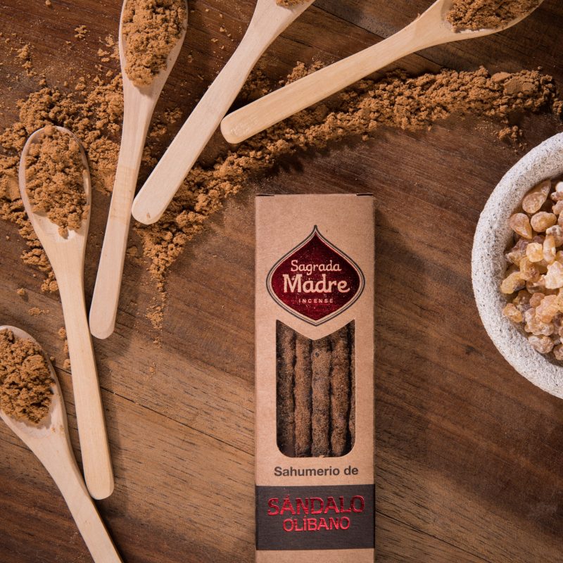 Vonné tyčinky Sagrada Madre NATURAL s kadidlem a santalovým dřevem