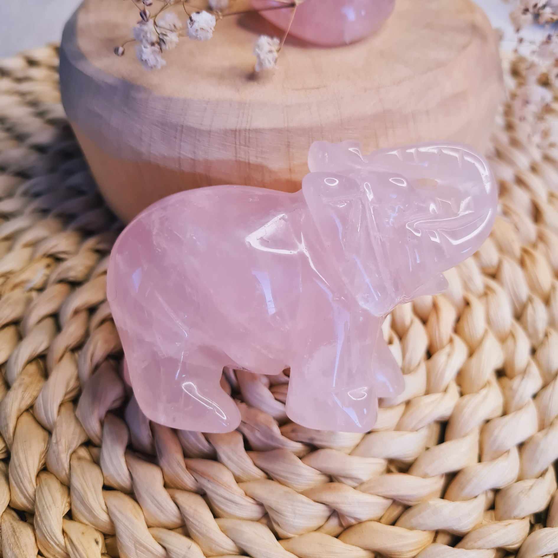 Růženínový slon 7,5 cm ručně broušený (sebeláska, vztahy)