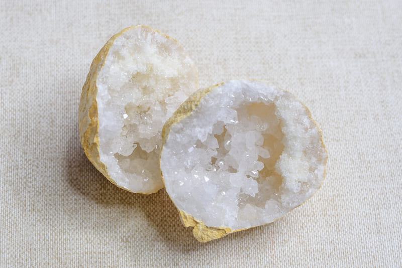 Křišťálová geoda - obě půlky - Maroko - velikost 6-7 cm