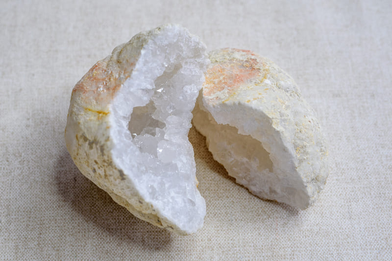 Křišťálová geoda - obě půlky - Maroko - velikost 7-8 cm