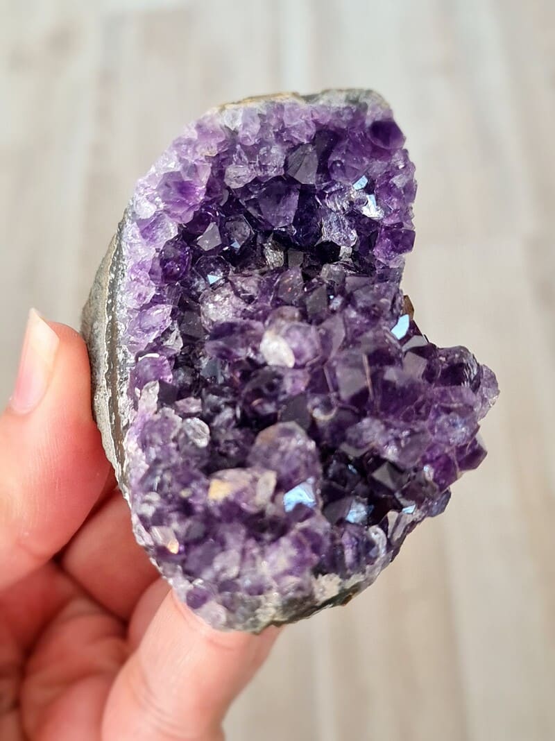Ametystová drúza - 0,130 kg č.9 (ochrana, harmonie, čištění prostoru)