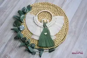 Dárkové balení Anděl macramé  HARMONIE na dřevěném kruhu