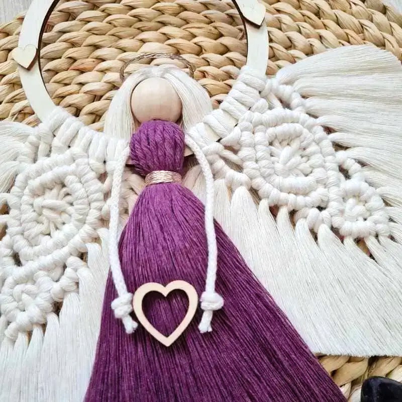 Dárkové balení Anděl macramé  BE MY HOME na dřevěném kruhu s ozdobnými křídly