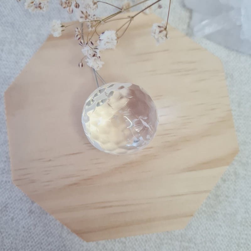 Kyvadlo do okna z pravého křišťálu - velikost cca.2,5 cm (ochrana, síla, jasnozřivost)