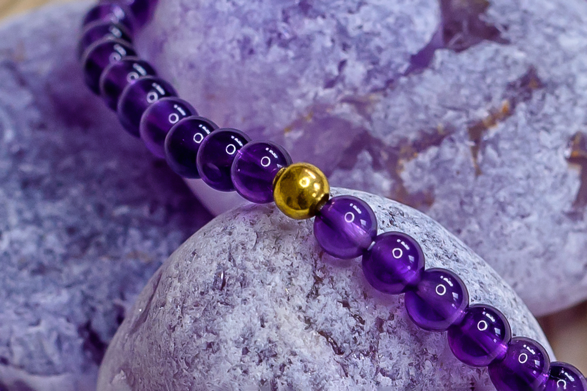 Ametyst náramek kvalita A 4 mm stříbro s pozlaceným 24K zlatem (ochrana, intuice, komunikace, harmonie)