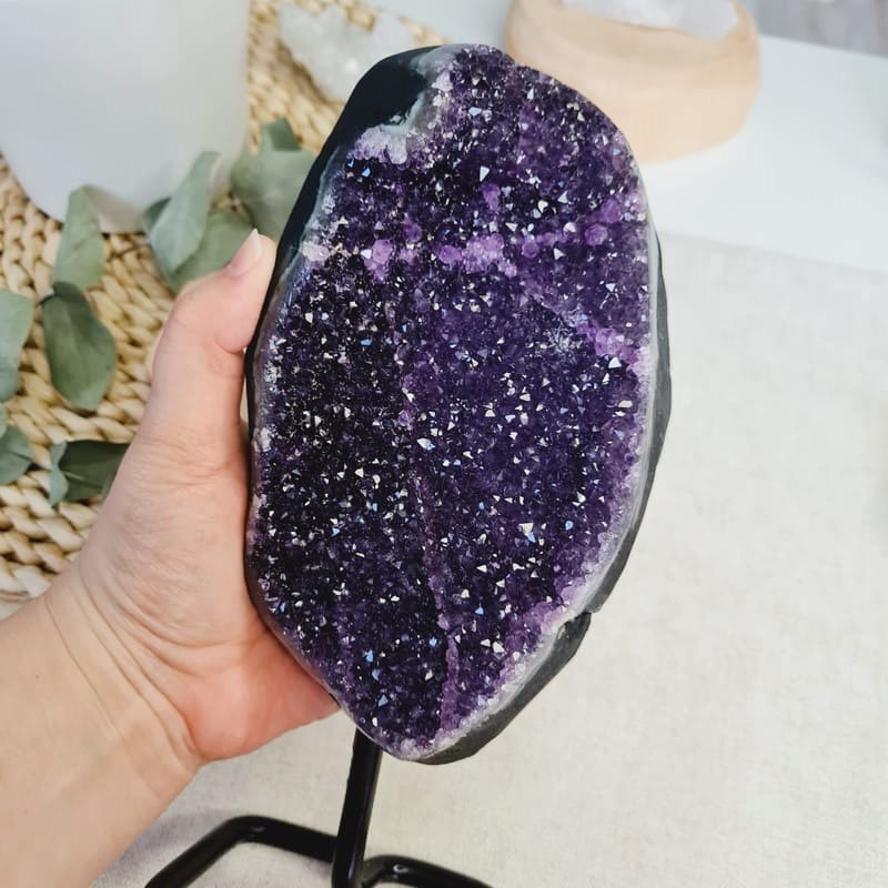 Ametystová drúza na stojánku - 1,504 kg č.18 (ochrana, harmonie, čištění prostoru)