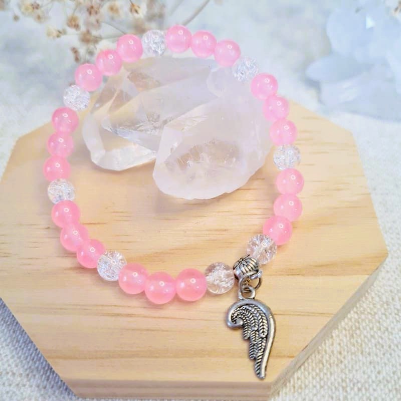 Náramek Jadeit růžový s křišťálem s přívěskem andělské křídlo 6 mm (ochrana, štěstí, harmonie)