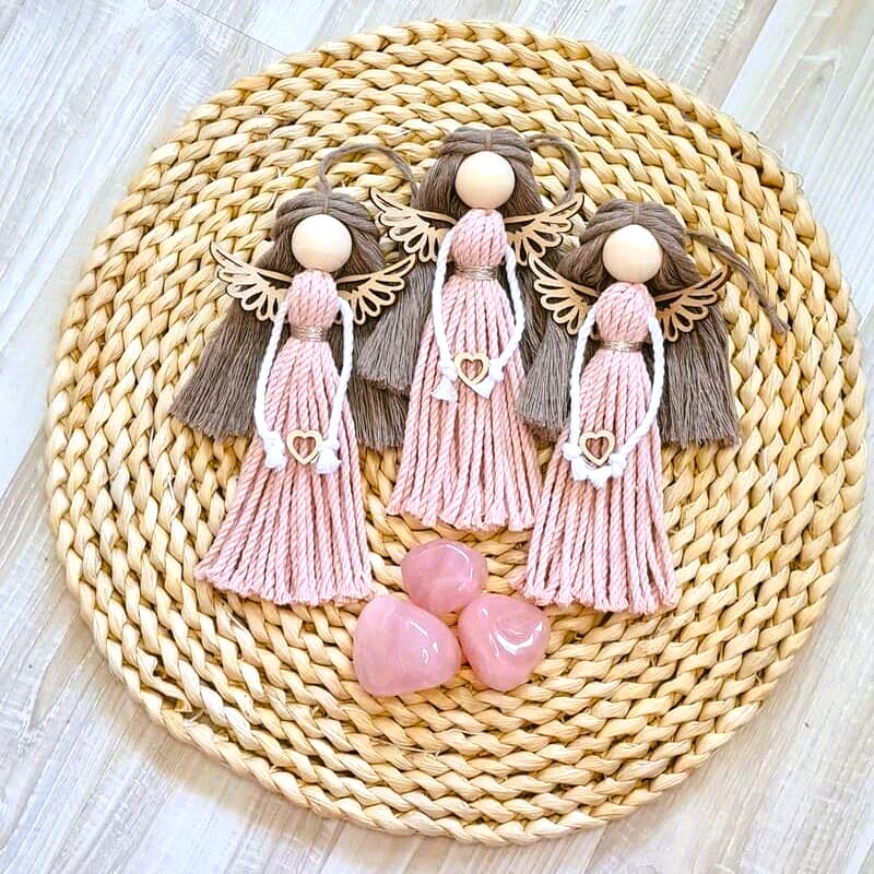 Dárková sada Anděl macramé EVELIN s dřevěnými křídly s růženínem