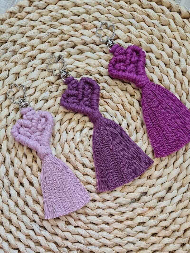 Klíčenka macramé SRDCE malé PURPURA - karabina čtyřlístek