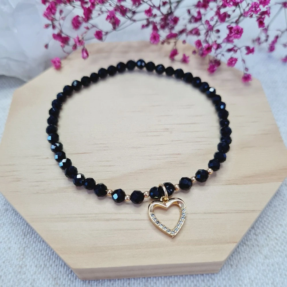 Spinel náramek broušený 4 mm s mosazným přívěskem se zirkony SRDCE