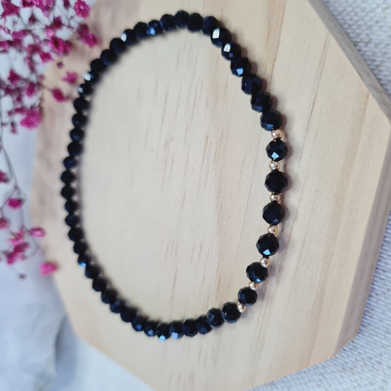 Spinel náramek broušený s mosaznými korálky pokovené 18K zlatem 4 mm 