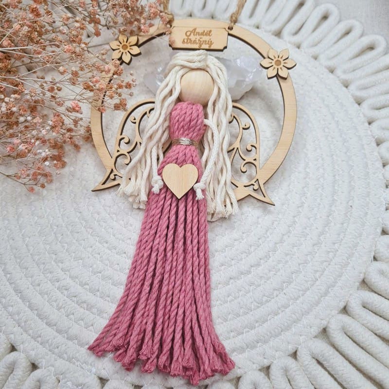 Anděl macramé  STRÁŽNÝ ANDĚL ANEŽKA na kruhu