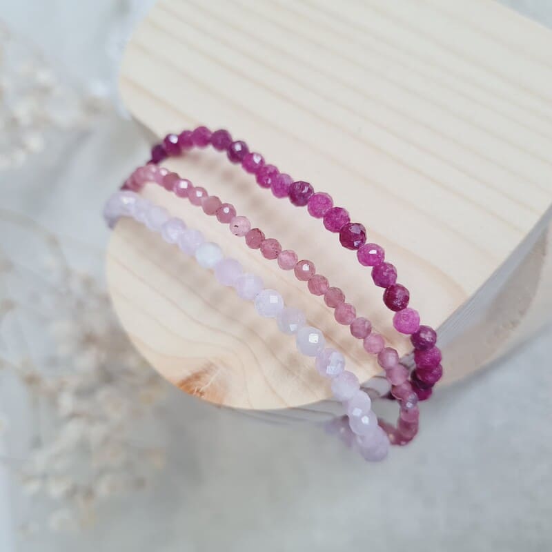 Rubelit náramek broušený 3 mm (láska, ženství, hluboké léčení, empatie)