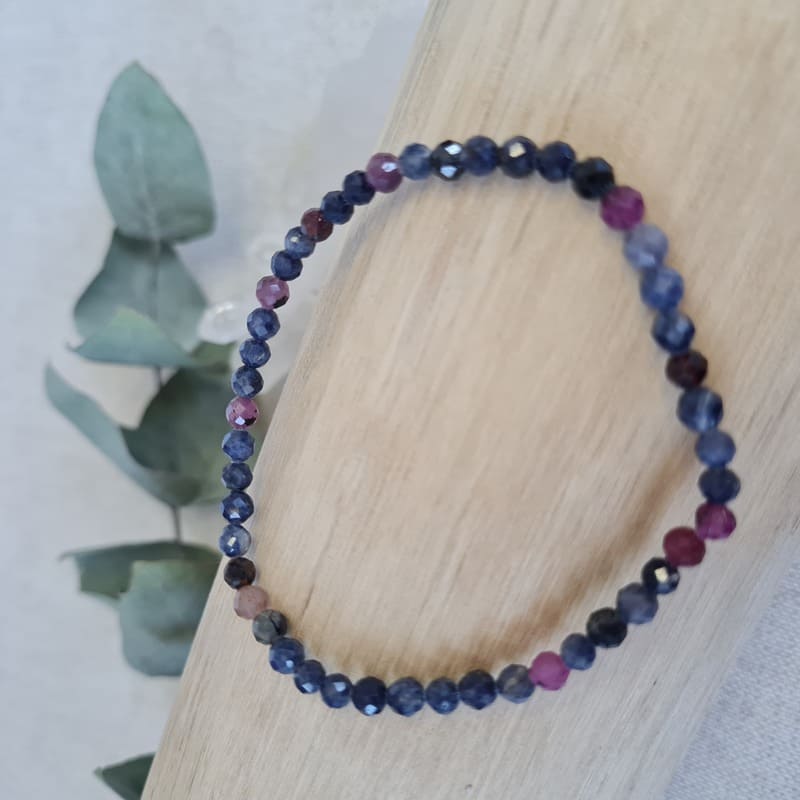 Safír a Rubín náramek broušený 4 mm (jasnozřivost, intuice, komunikace, vášeň, láska, sexualita) 