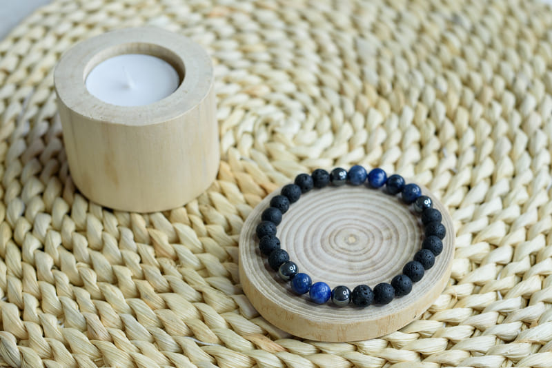 Lávový kámen, hematit a sodalit pánský náramek 8 mm (ochrana, uzemnění, komunikace, intuice) 