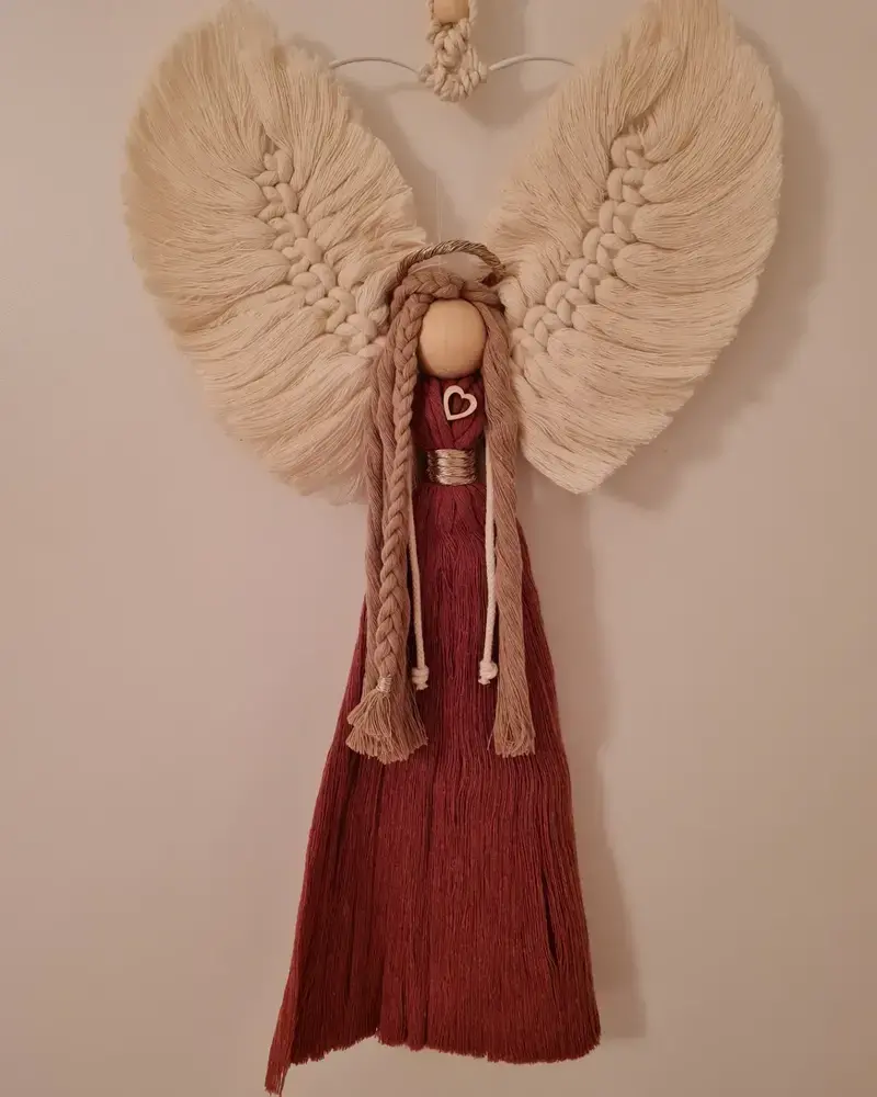 Anděl macramé NOVÝCH ZAČÁTKŮ - SUNSET na kovovém srdci