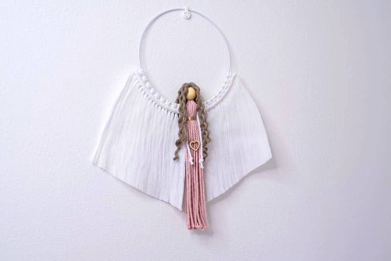 Dárkové balení Anděl macramé EVELIN na kruhu 18 cm