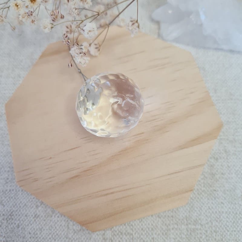 Kyvadlo do okna z pravého křišťálu - velikost cca.2,5 cm (ochrana, síla, jasnozřivost)