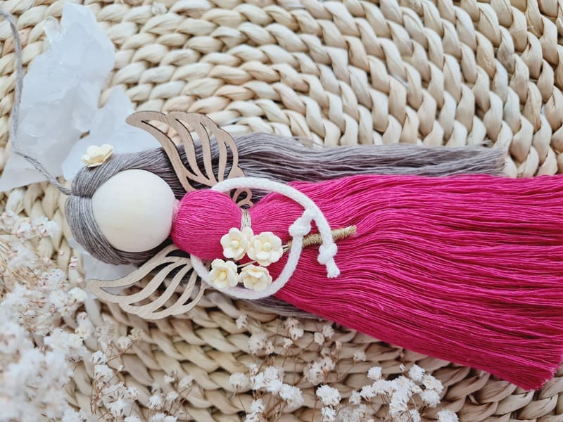 Anděl macramé MALENKA s dřevěnými křídly 