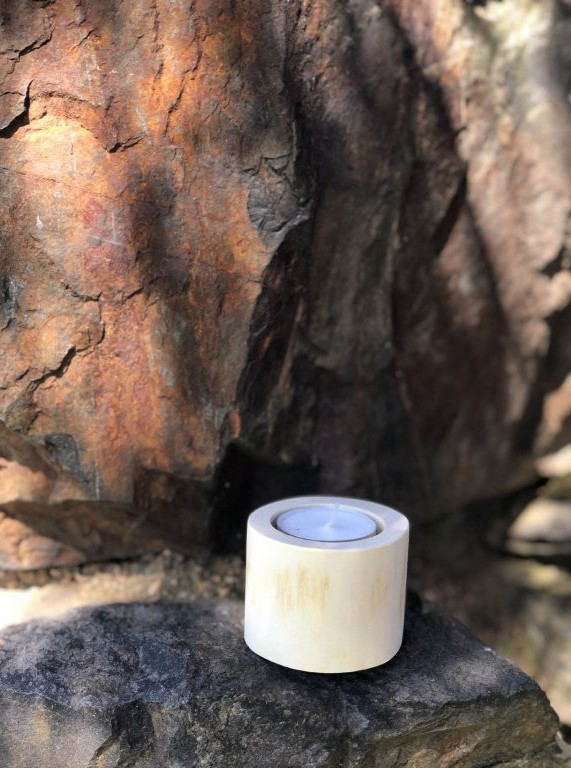 Svícínek na svíčku