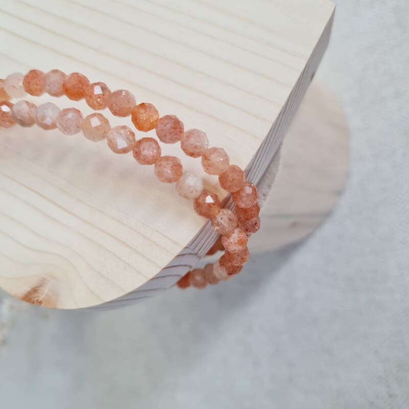 Sluneční kámen náramek broušený 5 mm (radost do života, energie, psychika, hojnost)